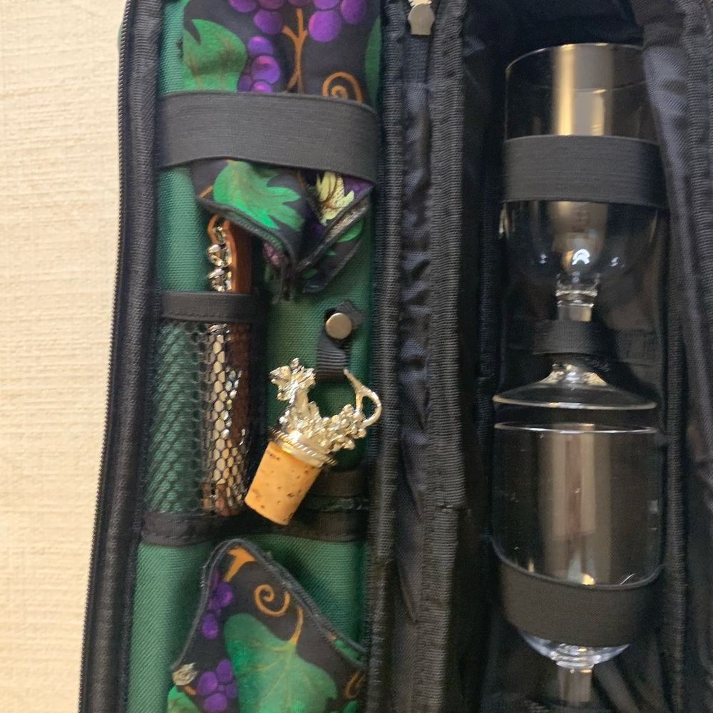 Elegant Green Bar Accessory Bag